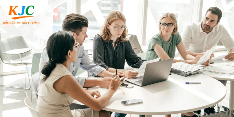 Tầm quan trọng của nhân viên truyền thông KJC